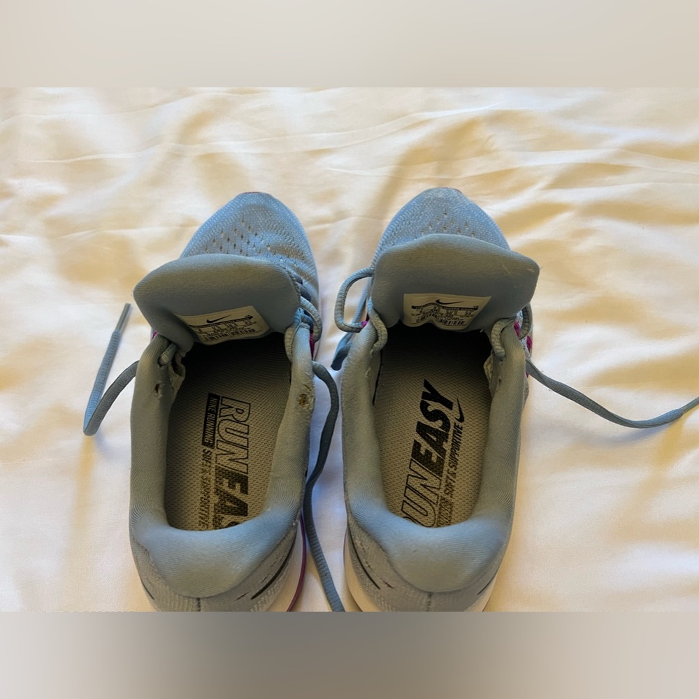 Nike Women Running Shoes - Picture 8 of 9